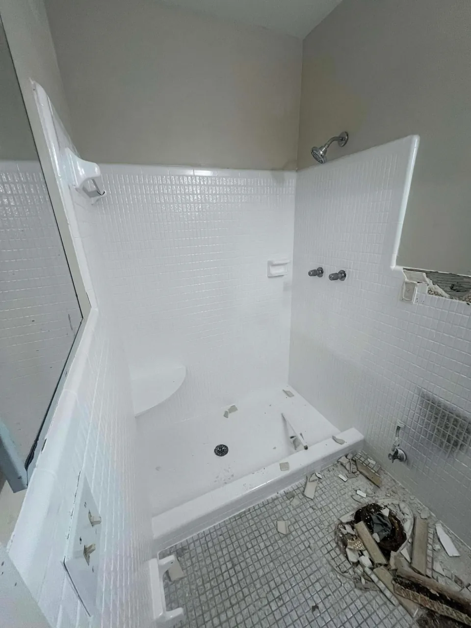 Tub surround before tear-out